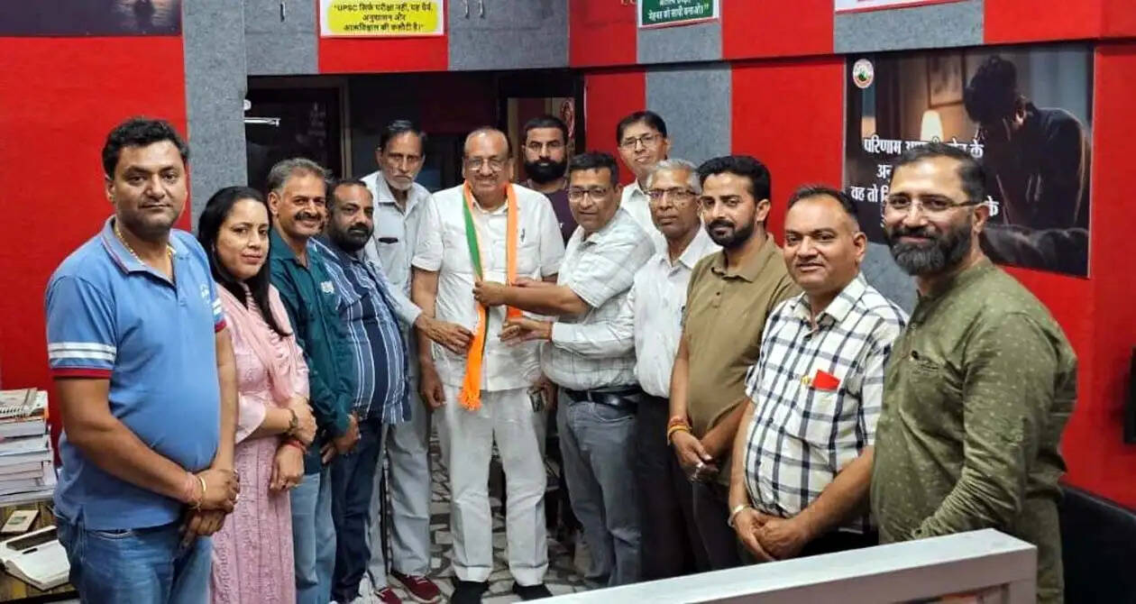 हिसार : भाजपा की नीतियों से अवगत करवाते हुए संगठन की मजबूती पर जोर दें : राजेन्द्र सपड़ा