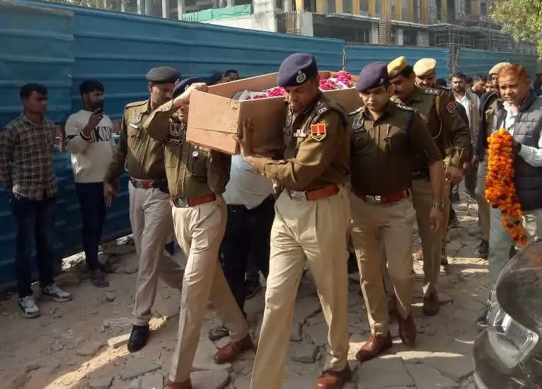 जयपुर पुलिस कमिश्नर ने कांस्टेबल को अर्पित की पुष्पांजलि