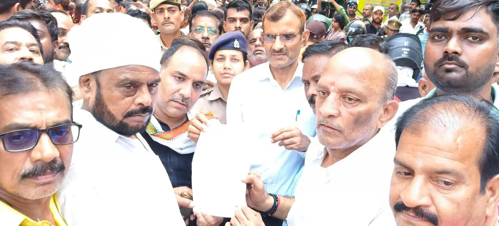 वाराणसी लोकसभा चुनाव निरस्त कर पुनः चुनाव कराने की मांग, कांग्रेस ने किया प्रदर्शन