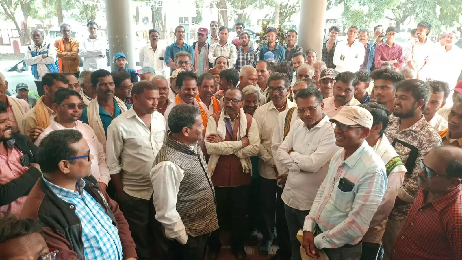 धमतरी : ग्राम खट्टी नहीं बन पा रहा है स्वतंत्र ग्राम पंचायत, शिकायत लेकर कलेक्ट्रेट पहुंचे ग्रामीण