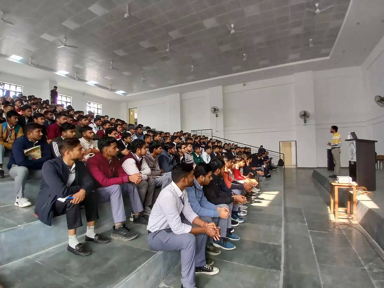 एआई तकनीक से पॉलीटेक्निक के छात्रों को मिलेंगे रोजगार के नए अवसर