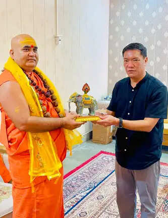शंकराचार्य स्वामी निरंजनदेव तीर्थ महाराज ने सदैव देश और समाज को दिखाई एक नई दिशा : मुख्यमंत्री पेमा खांडू