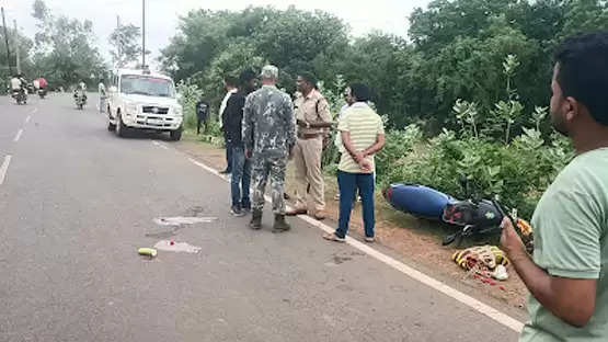 जगदलपुर : अज्ञात वाहन की टक्कर से एक मोटरसाइकिल सवार युवक गंभीर घायल