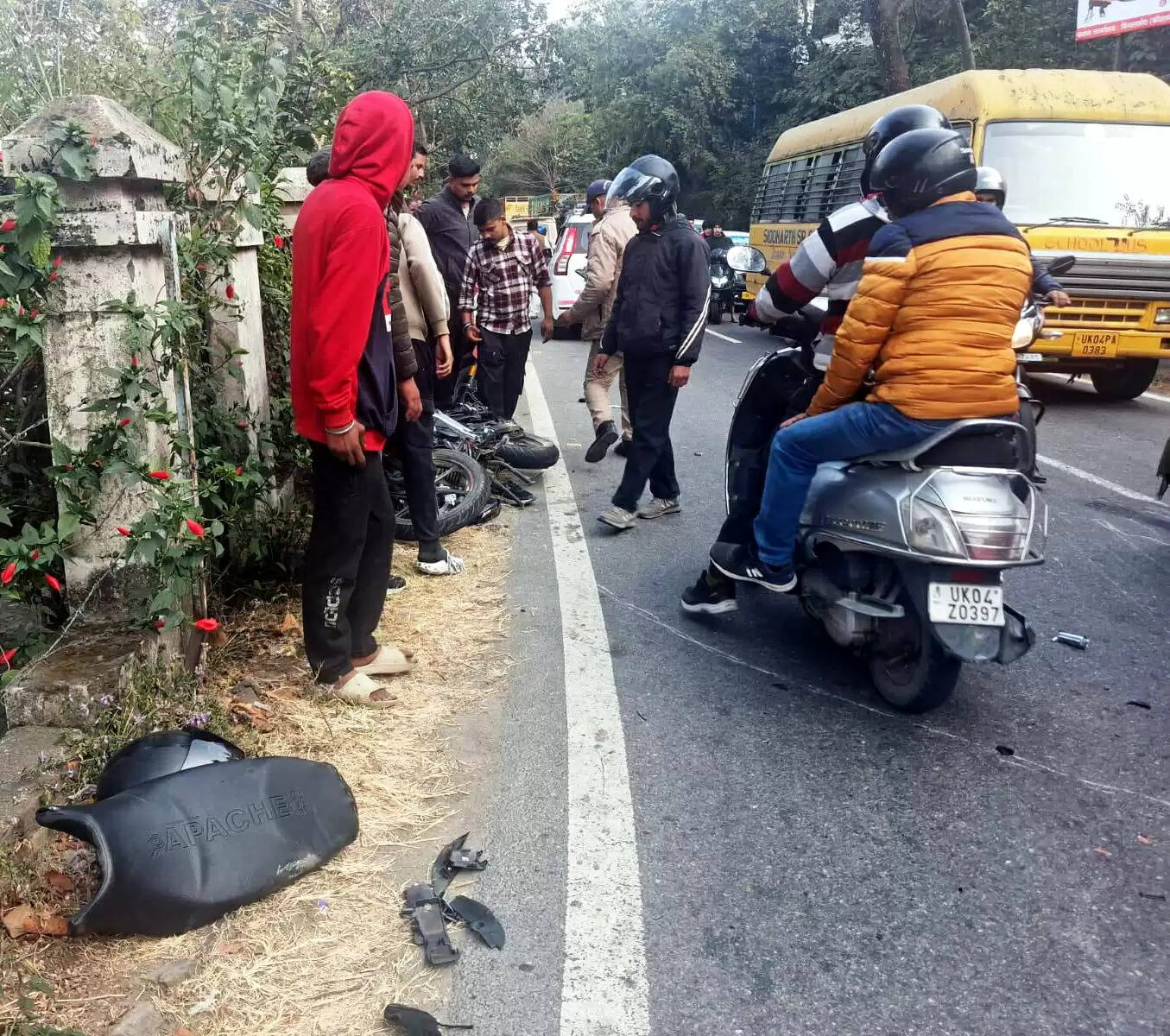 ज्योलीकोट में बाइक और सब्जी लदे ट्रक की भिड़ंत, एक की मौत, दूसरा घायल