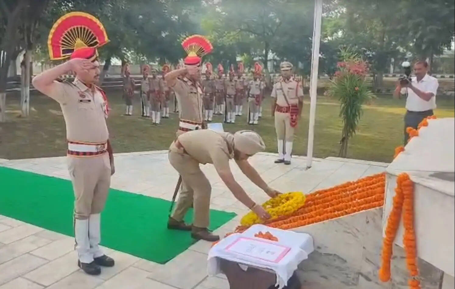 कैथल: पुलिस शहीदी दिवस पर वीर जवानों को किया नमन, शहीदों के परिजनों को किया सम्मानित