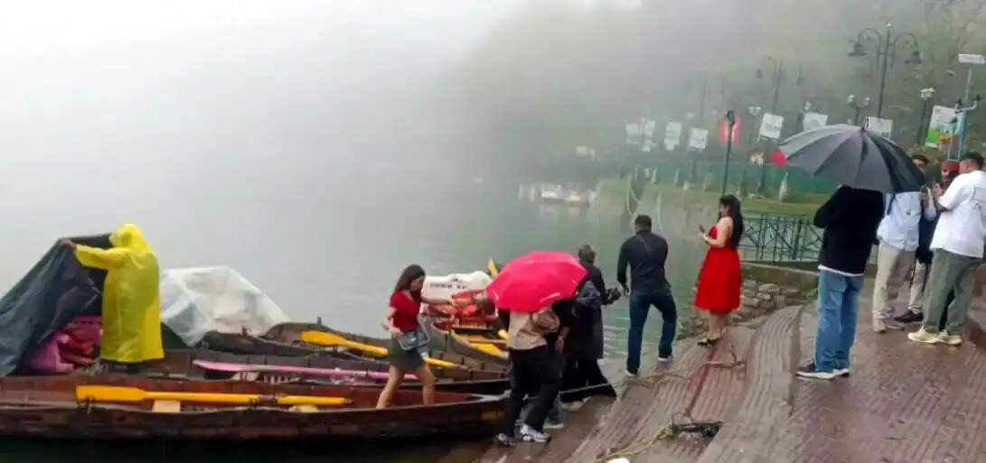 नैनीताल में बारिश जनपद में 16 सड़कें बंद