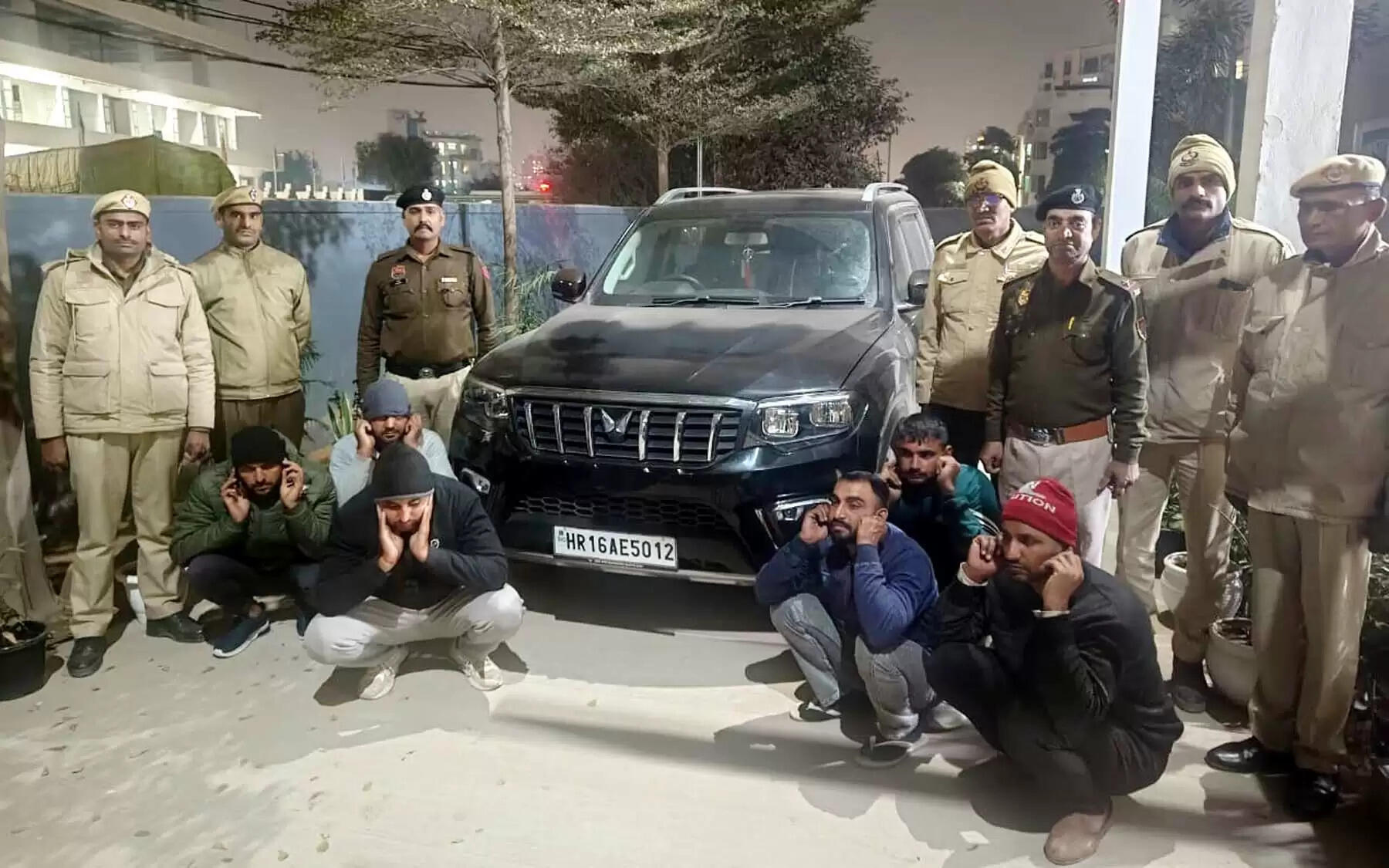 गुरुग्राम: चलती गाड़ी में स्टंटबाजी की वीडियो वायरल, छह आरोपी गिरफ्तार