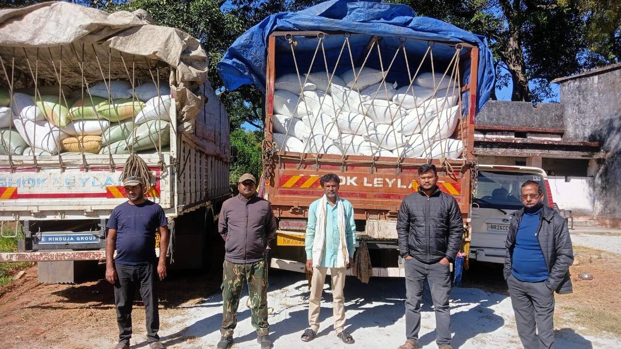 जशपुर: दो ट्रकों से 160 क्विंटल अवैध धान जब्त, कीमत करीब 3.68 लाख