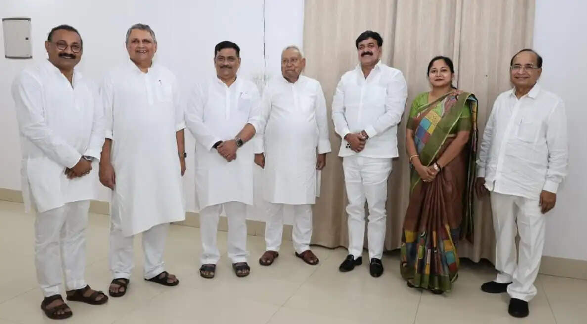 एनडीए के सभी घटक दल संयुक्त रूप से चलाएं अभियान: नीतीश कुमार