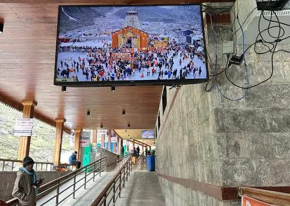 अब आस्था पथ और मंदिर प्रांगण से होंगे बाबा केदारनाथ के दर्शन, केदारपुरी में लगाए गए एलसीडी टीवी