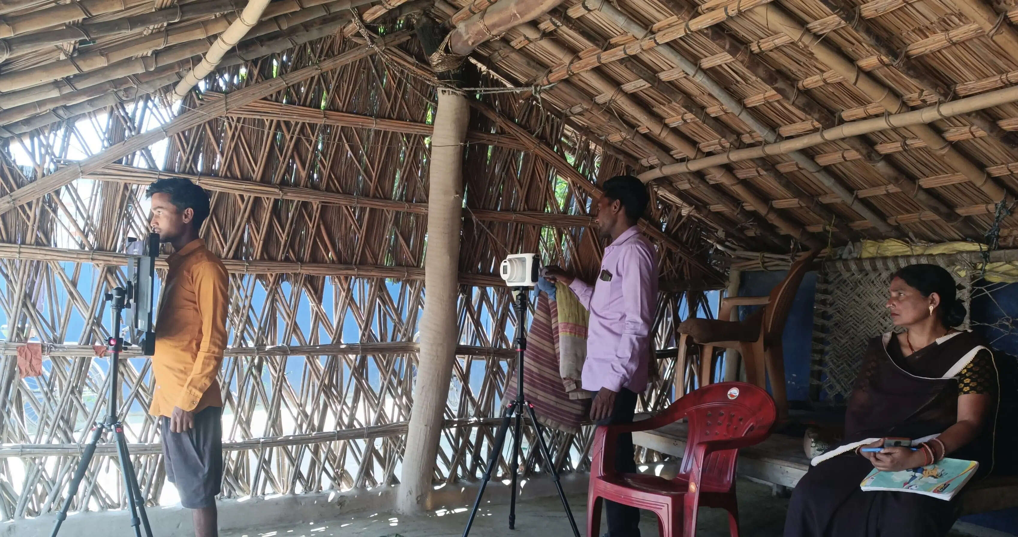 टीबी उन्मूलन अभियान : हैंड होल्ड एक्स-रे मशीन से गांव-गांव हाे रही टीबी जांच, लोग भी किये जा रहे जागरूक