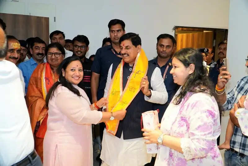 मप्रः मुख्यमंत्री डॉ. यादव के प्रयासों से शारजाह से स्वदेश लौटे जैन परिवार ने जताया आभार