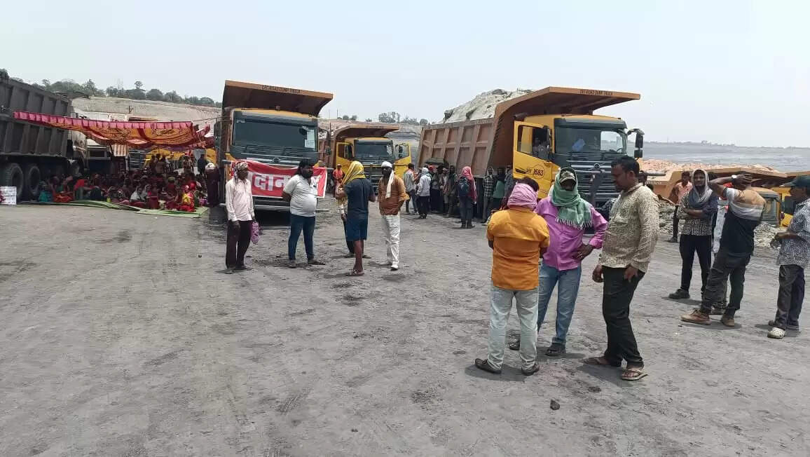 एसईसीएल गेवरा खदान बंद, मुआवजा मांग को लेकर आंदोलन