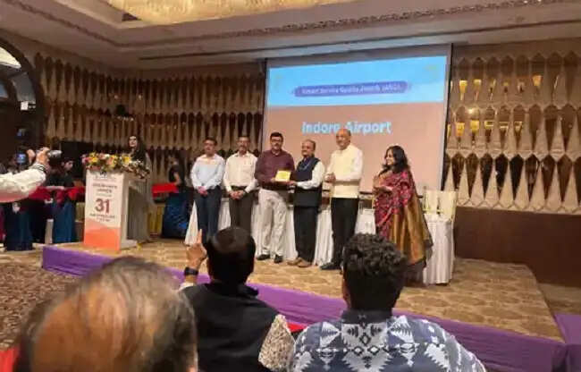 इंदौर एयरपोर्ट की यात्री सुविधा सर्वे में लंबी छलाग, 10वें से तीसरे स्थान पर पहुंचा