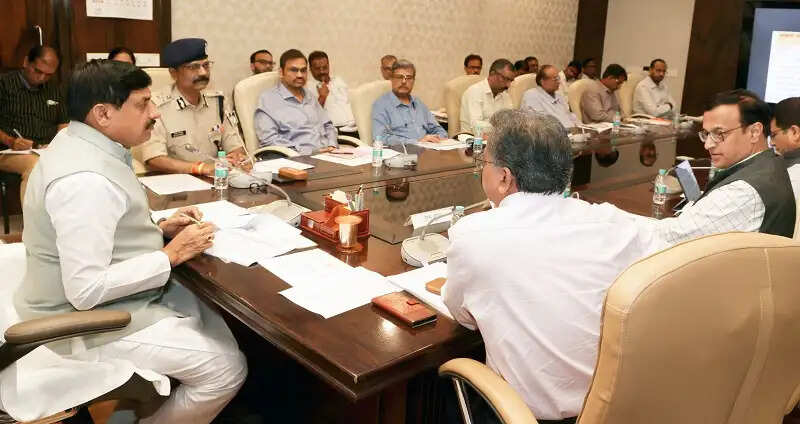 जन विश्वास अभियान के दौरान सभी अधिकारी फील्ड में रहकर करें जन समस्याओं का निराकरण : मुख्यमंत्री डॉ. यादव
