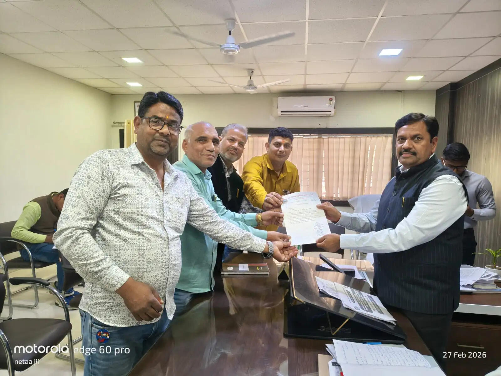 जिलाधिकारी को सौंपा पांच सूत्रीय ज्ञापन, यमुना तट के सौंदर्यीकरण की उठी मांग