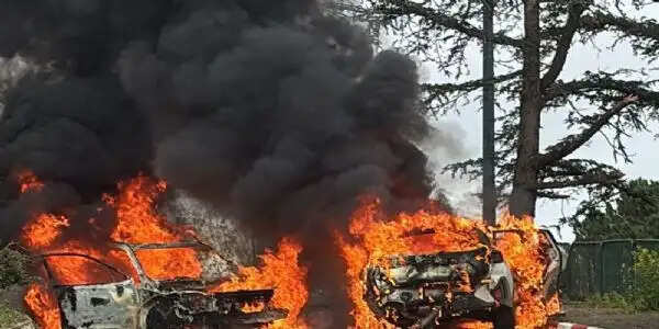 हिजबुल्लाह ने उत्तरी इजराइल में दागीं मिसाइलें, दो कारों में लगी आग, एक व्यक्ति की मौत