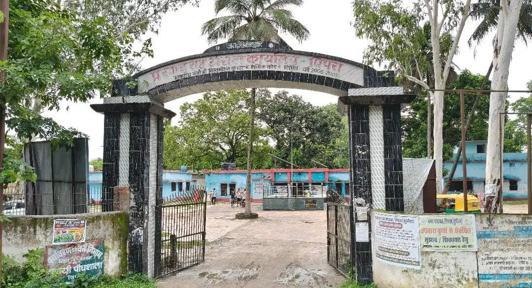 वार रूम कर्मी ने बीडीओ पर डेढ़ लाख रुपये मांगने का लगाया आरोप, डीएम से की जांच की मांग