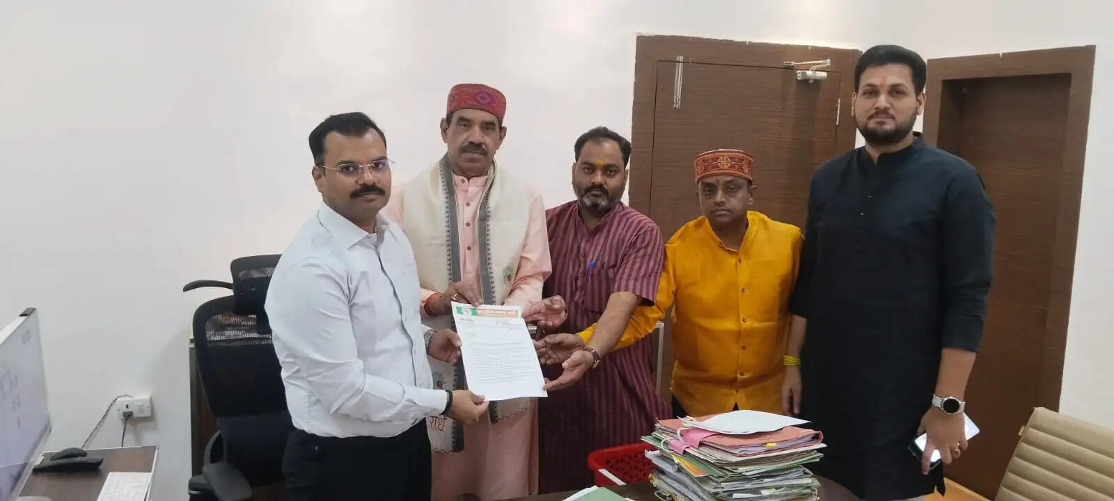 एक माह में जन समस्याओं का करें समाधान : अनिल दीक्षित