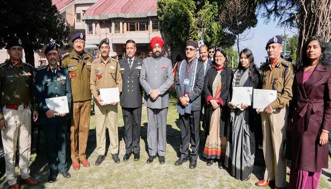 राष्ट्रीय सुरक्षा की मजबूती के लिए नागरिक प्रशासन और सशस्त्र बलों का समन्वय जरूरी है : राज्यपाल