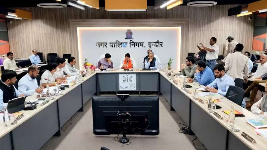 अवैध कॉलोनी का निर्माण होने पर संबंधित अधिकारी की तय होगी जिम्मेदारी : मंत्री विजयवर्गीय