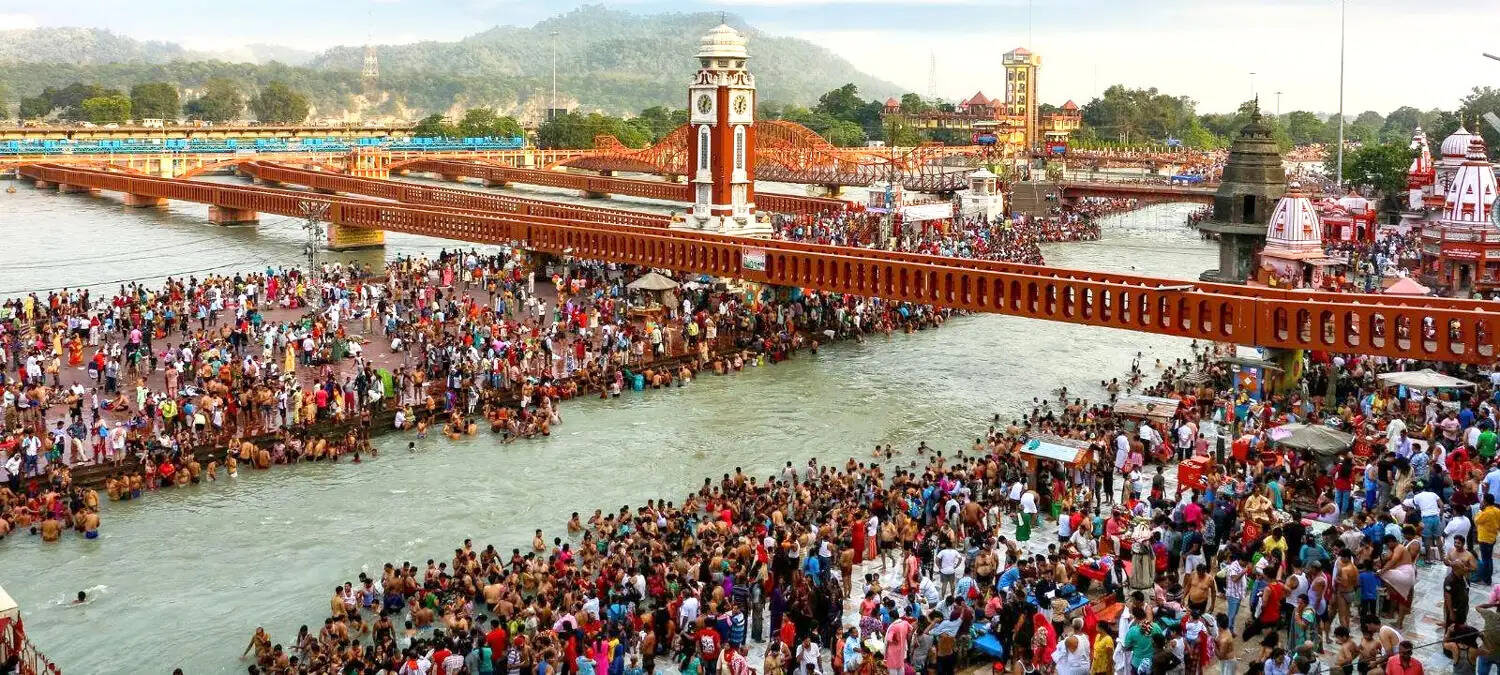 वैशाख अमावस्या पर हरिद्वार में आस्था का सैलाब, गंगा घाटों पर उमड़ी श्रद्धालुओं की भीड़