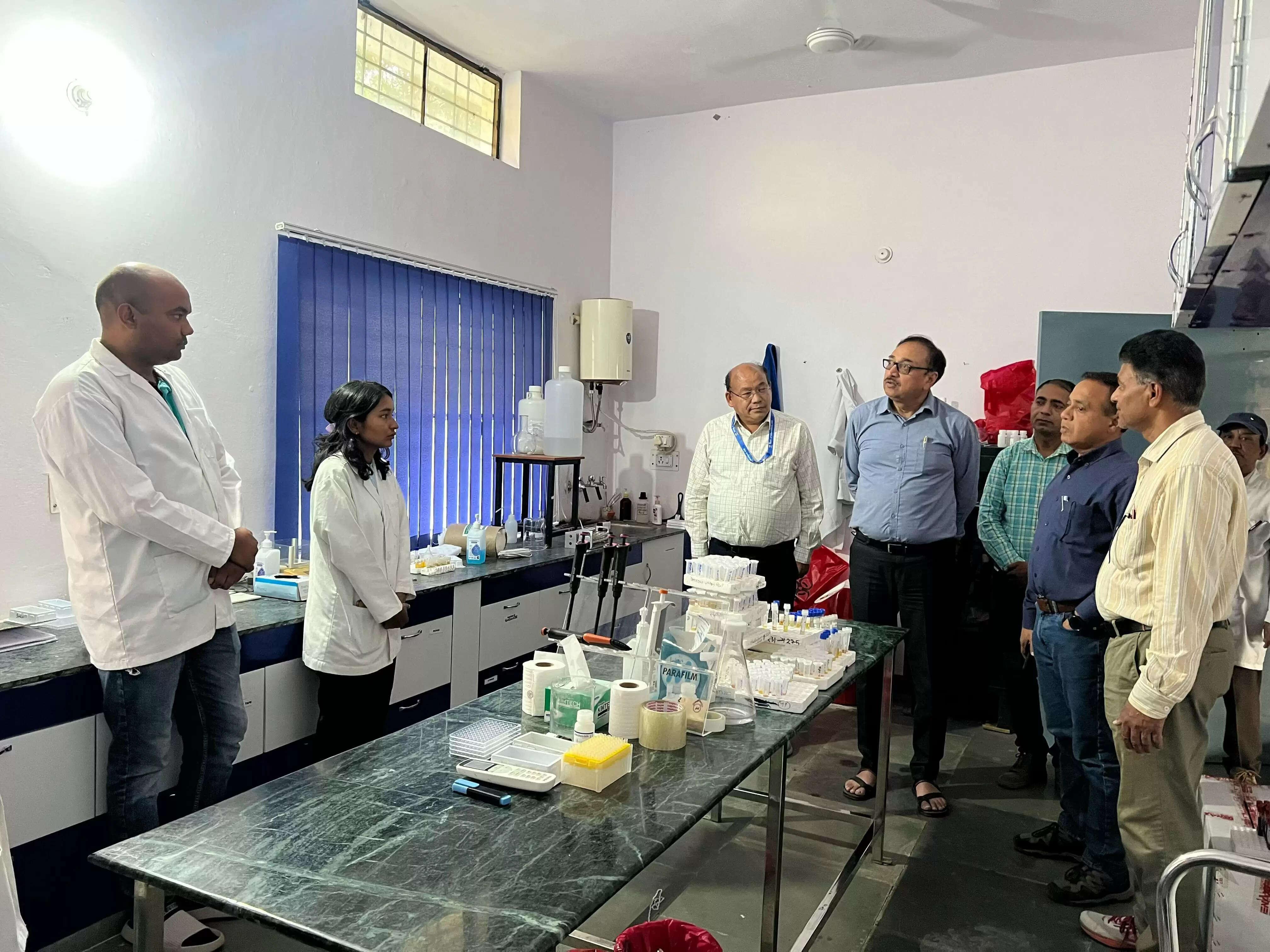 निदेशक पशुपालन ने किया रोग अनुसंधान प्रयोगशाला श्रीनगर का दौरा