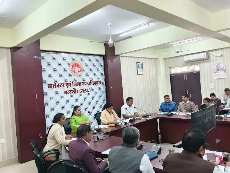 मंदसौर: शिक्षा विभाग 8 मार्च से पहले सभी स्कूलों में महिलाओंं के लिए शौचालय बनवाए : कलेक्टर अदिती गर्ग