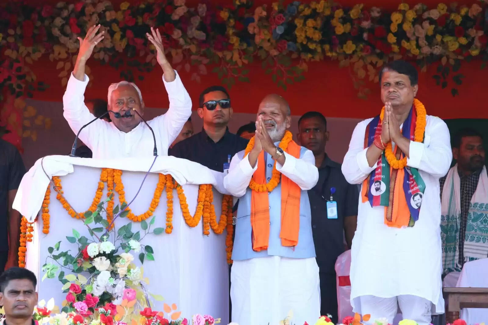 सोनवर्षा विधानसभा में मुख्यमंत्री नीतीश कुमार ने चुनावी सभा को सम्बोधित किया