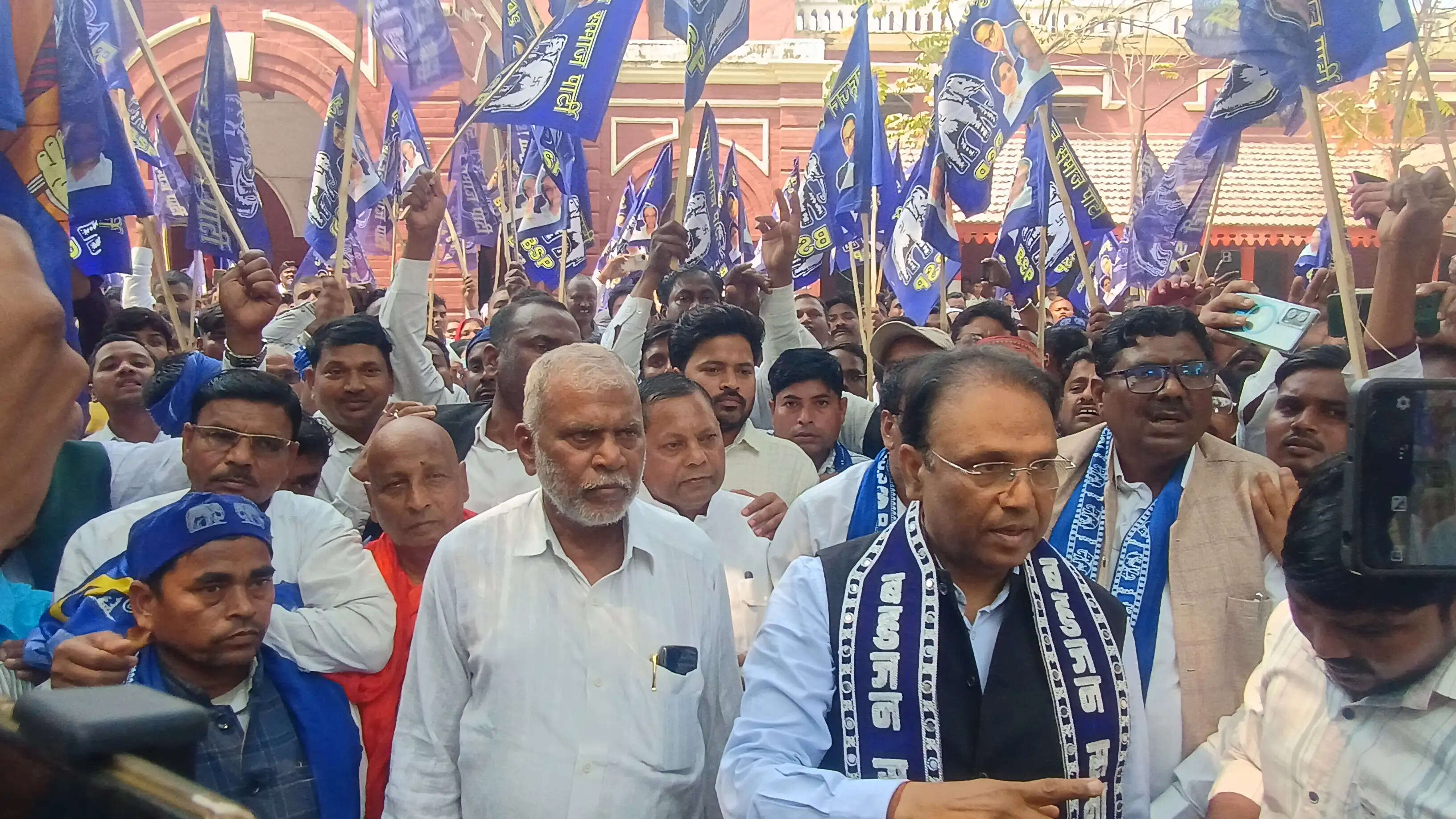 प्रतिमा खंडित करने वालों के खिलाफ सख्त कार्रवाई की जाए: डॉ. लाल बहादुर