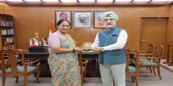 मुख्यमंत्री रेखा गुप्ता ने की उपराज्यपाल से भेंट, दिल्ली के समग्र विकास पर हुई चर्चा