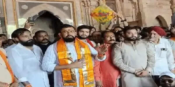 भोजशाला पहुंचे हैदराबाद के विधायक टी. राजा, मां वाग्देवी की महाआरती में हुए शामिल