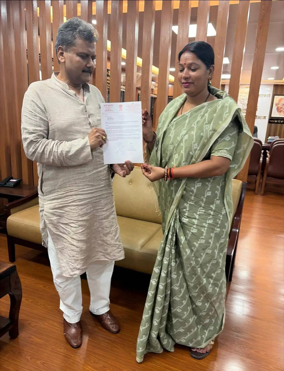छपरा विधायक छोटी कुमारी ने मंत्री के सामने उठाई क्षेत्र से संबंधित सड़क की समस्या