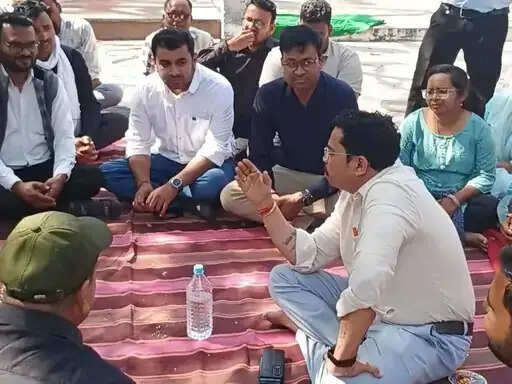 अनूपपुर: पटवारियों की हडताल का 15वां दिन: कलेक्टर से वार्ता विफल