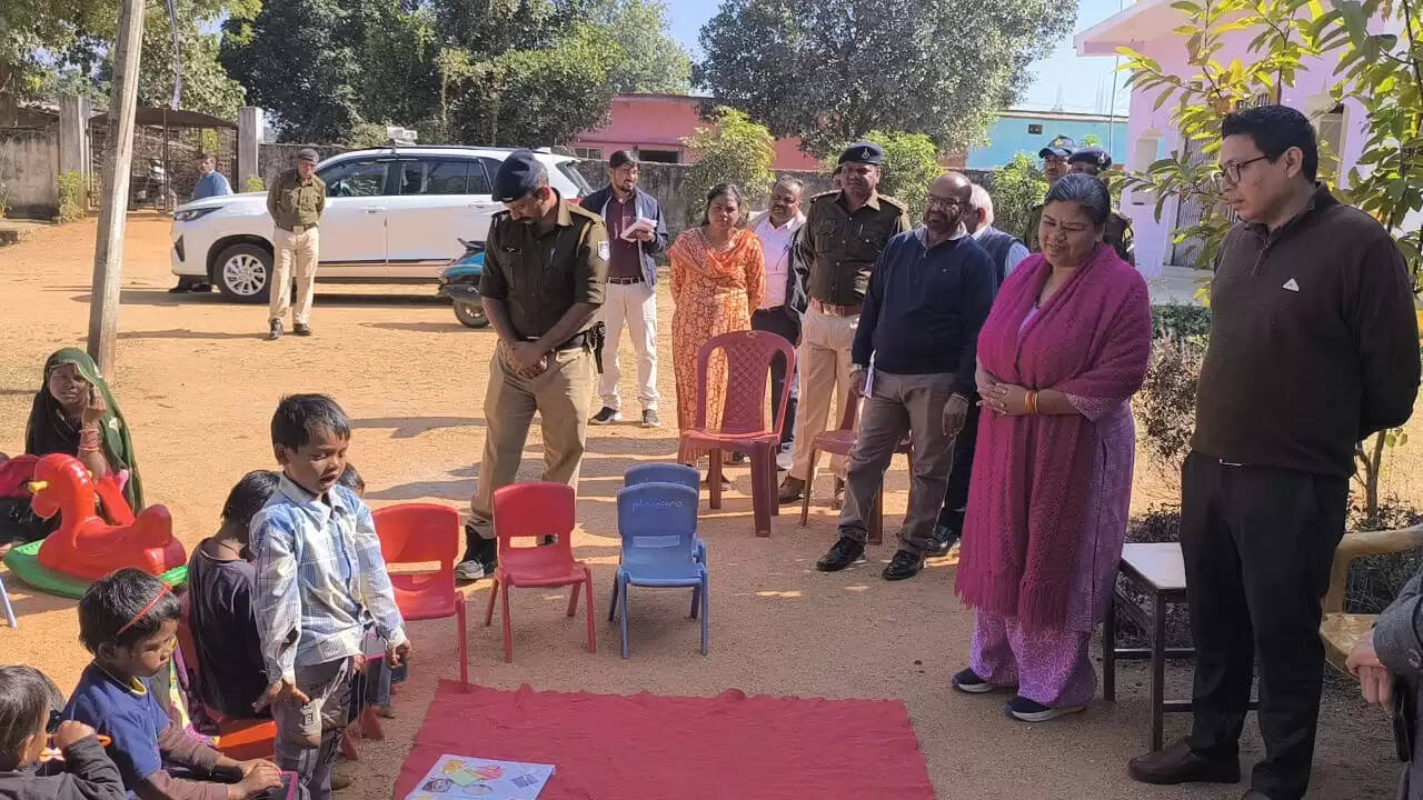 अनूपपुर: संभागायुक्त एवं कलेक्टर ने धनगवां में जल जीवन मिशन के अंतर्गत नल जल प्रदाय योजना का किया निरीक्षण