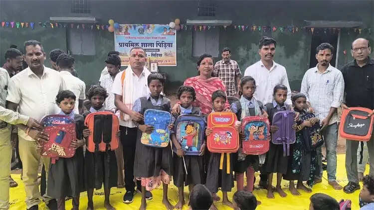 छत्तीसगढ़ के बीजापुर जिले के पीडिया में 21 साल बाद गूंजी स्कूल की घंटी, 539 बच्चों के जीवन में लौटी शिक्षा की नई उम्मीद