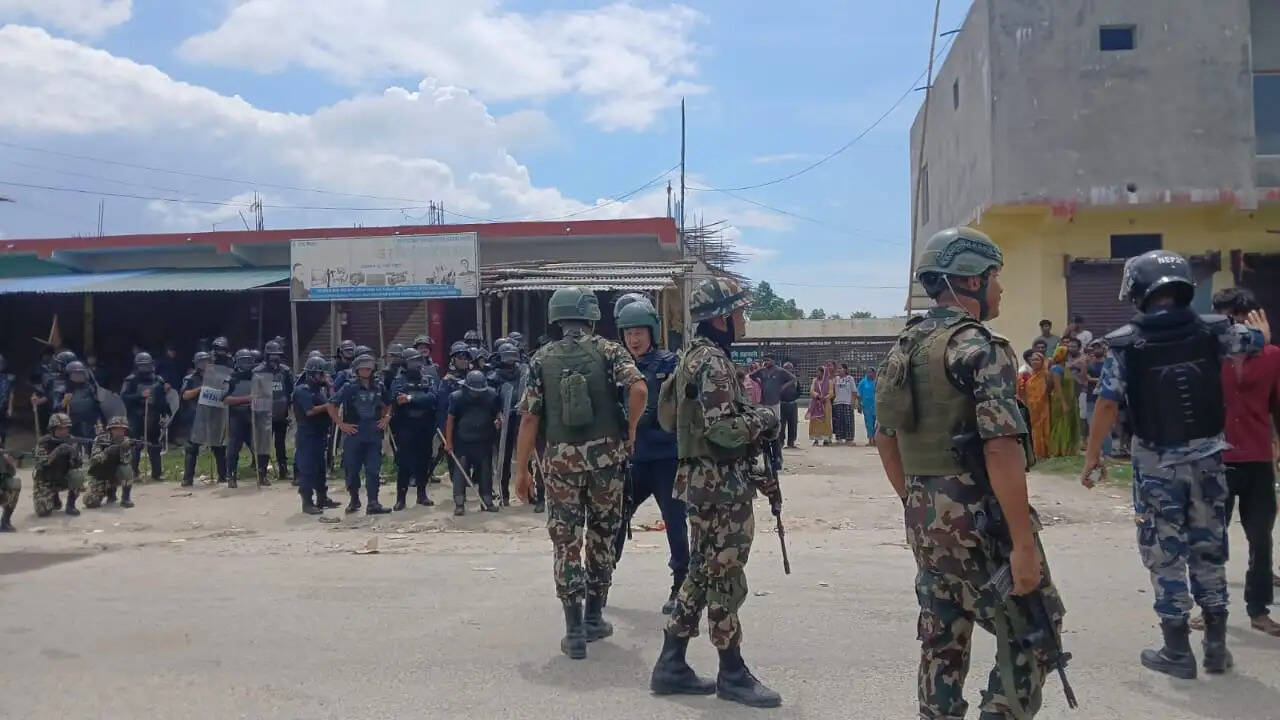 नेपाल के सुनसरी में भड़की सांप्रदायिक हिंसा के बाद हालत बेकाबू,पूर्व–पश्चिम राजमार्ग पूरी तरह अवरुद्ध