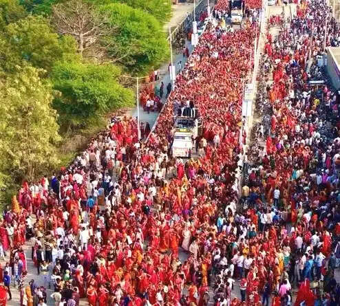 प्रयागराज में दिव्यता के साथ निकली राष्ट्र हनुमंत कथा मंगल कलश यात्रा