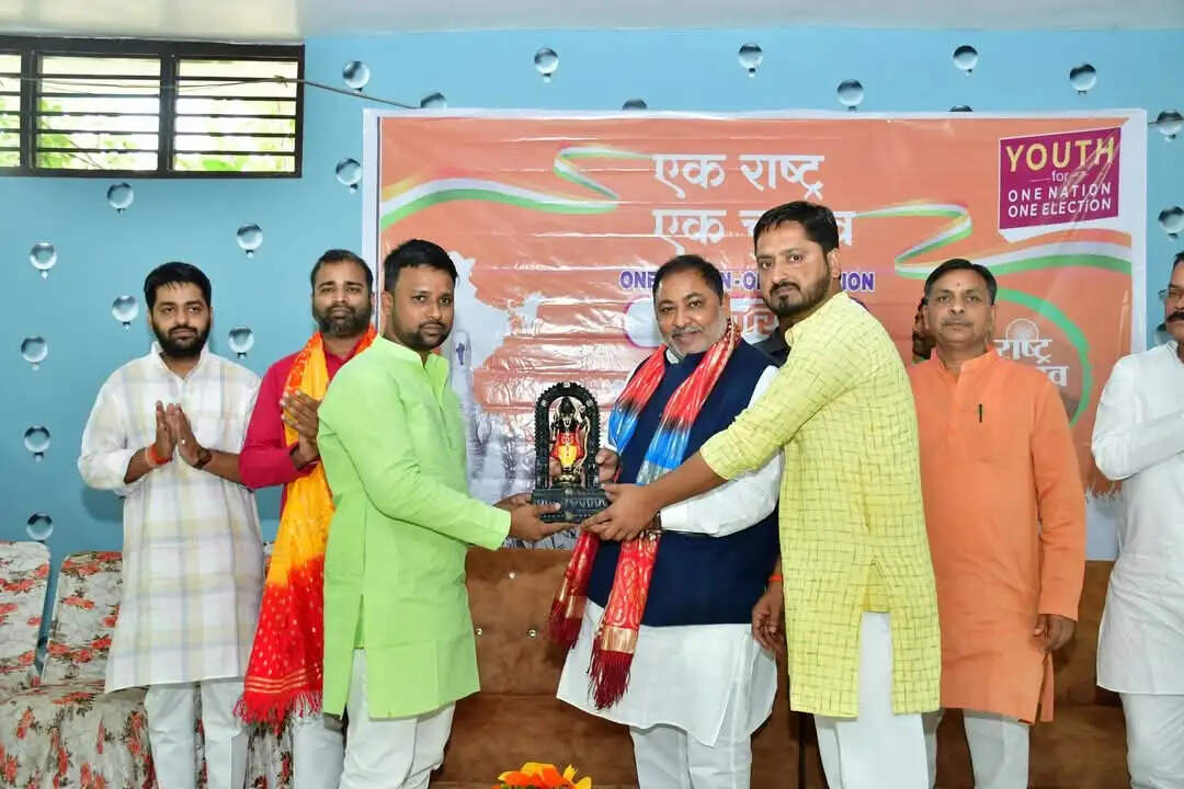 बार-बार चुनाव होने से विकास कार्य होते हैं बाधित : दयाशंकर सिंह