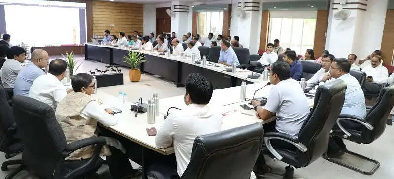 इंदौरः जनसुनवाई में अनुपस्थित रहने वाले अधिकारियों के विरूद्ध होगी कार्रवाई