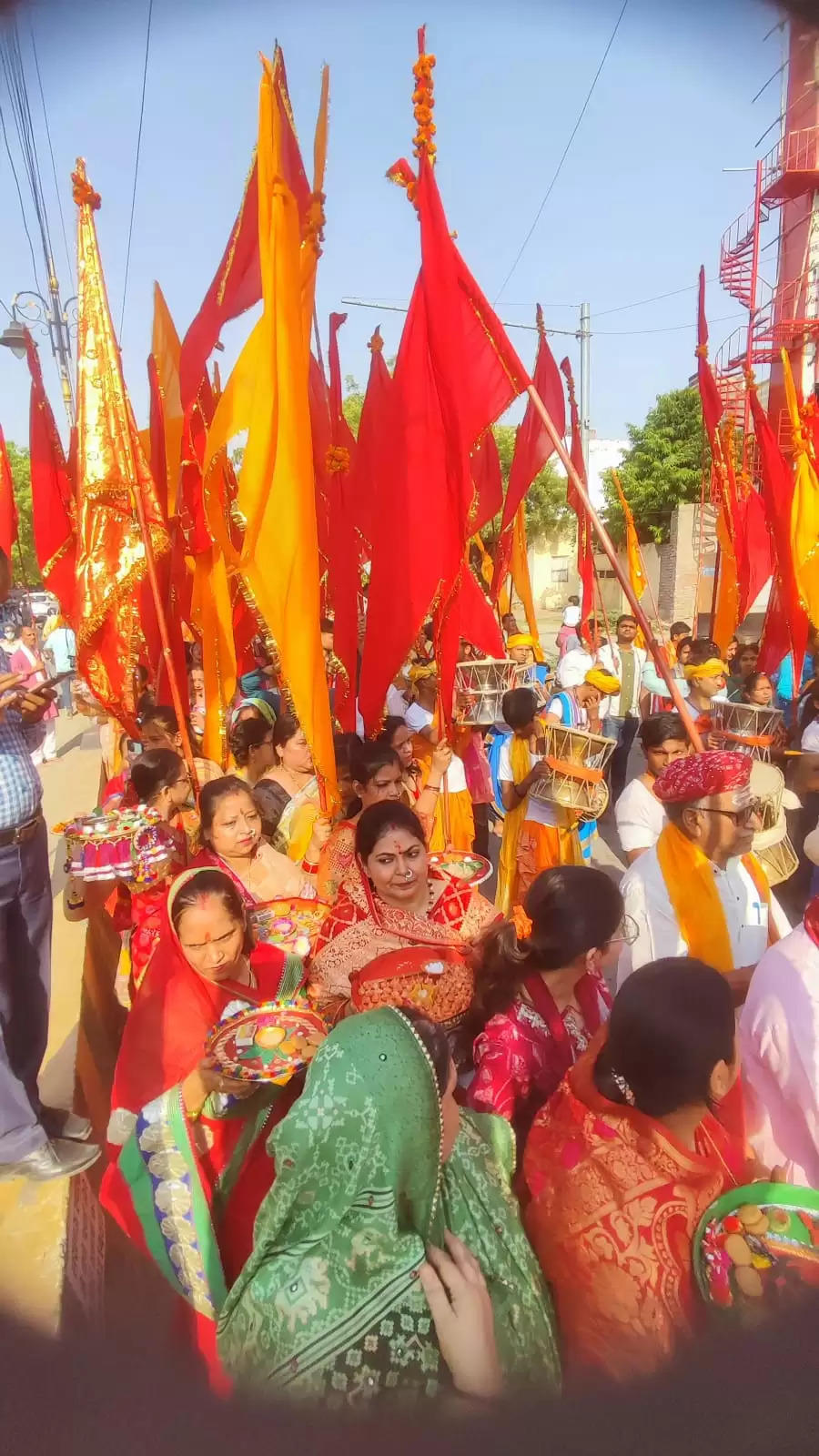 हनुमत जयंती पर संकटमोचन दरबार में उमड़ी भीड़, बैठकी श्रृंगार देख श्रद्धालु आह्लादित