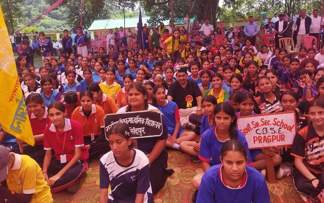 खेलों को अपने जीवन का अंग बनाकर नशे से दूर रहें विद्यार्थी : केवल सिंह पठानिया