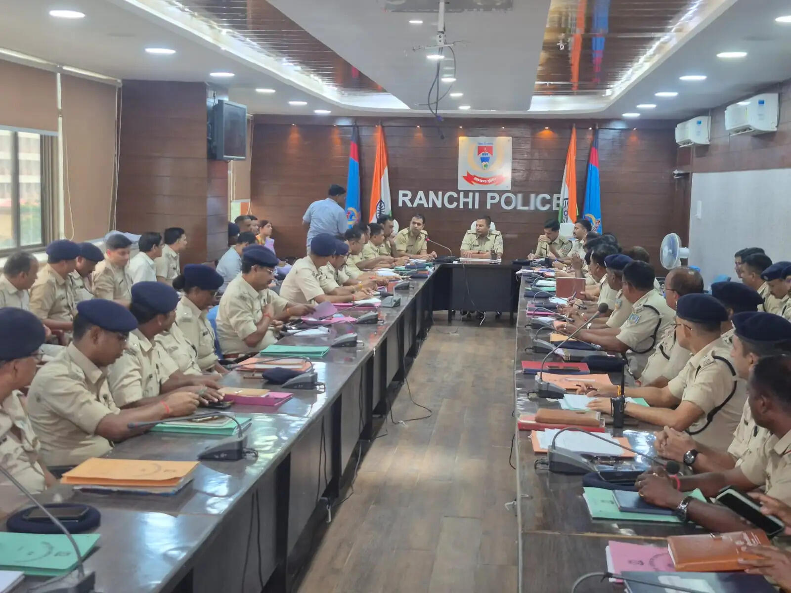 रांची एसएसपी ने अधिकारियों के साथ की उच्चस्तरीय बैठक, दिए कई निर्देश