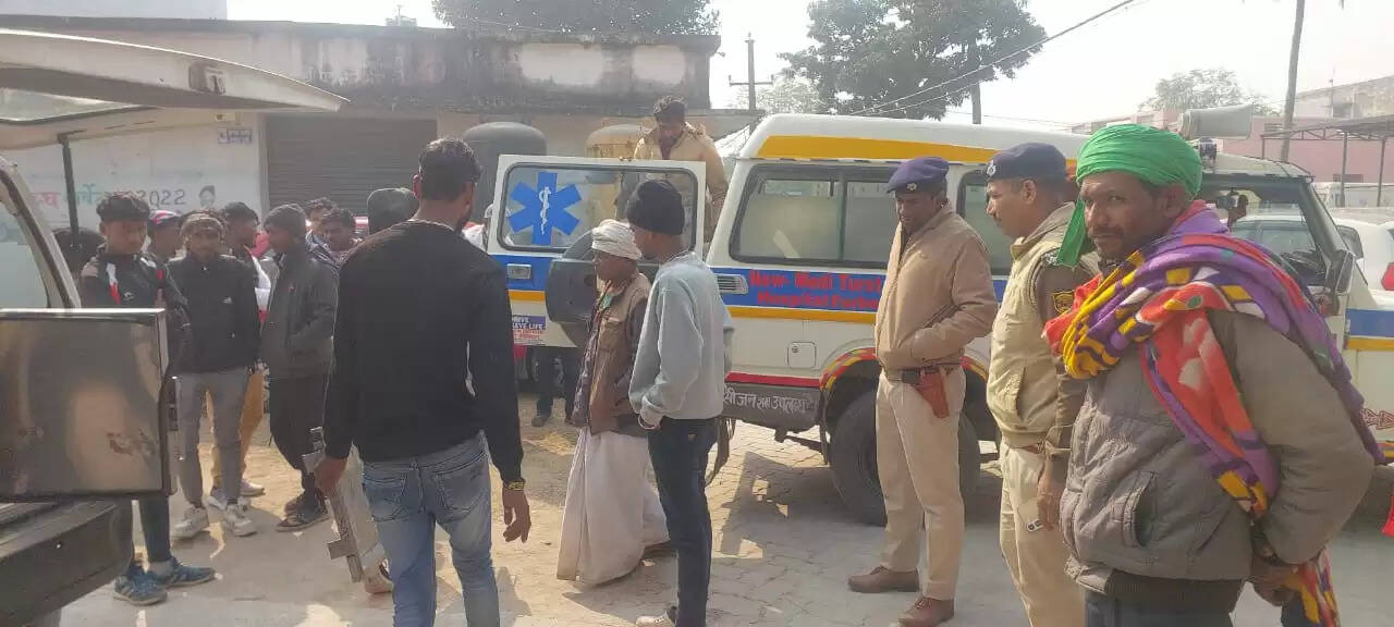 खेलने के क्रम में डूबे छात्र का स्थानीय गोताखोरों ने निकाला शव