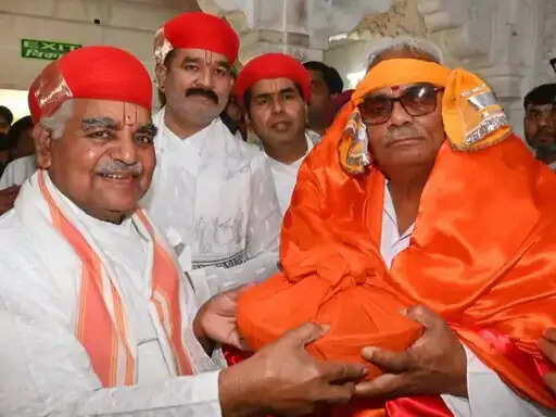 श्रीनाथजी के दर्शन कर शिक्षा मंत्री बोले, निजी स्कूलों की फीस वसूली अवैध