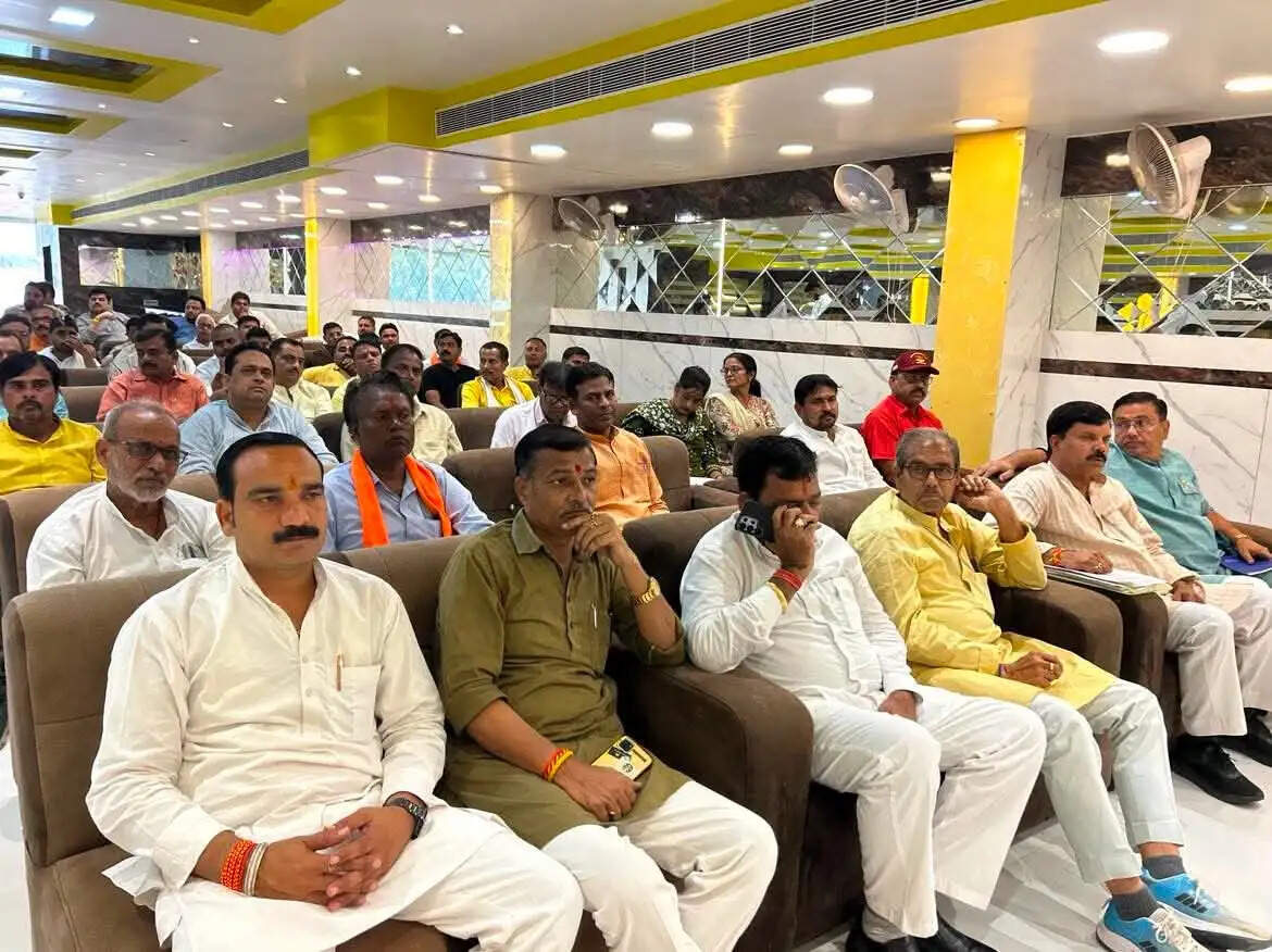 औरैया : शिक्षक-स्नातक एमएलसी चुनाव को लेकर भाजपा ने की बैठक, बनाई रणनीति