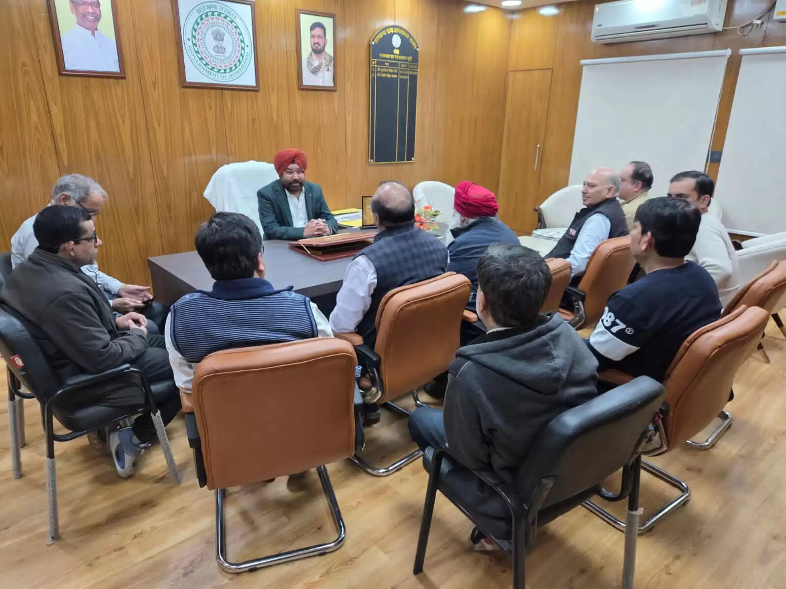 आयोग के उपाध्‍यक्ष ने प्रतिनिधियों से समस्याएं लिखित रूप में देने को कहा