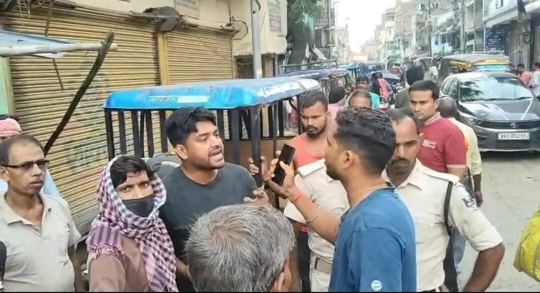 सरकारी नौकरी के नाम पर एक लाख की ठगी का आरोप, गोरहट्टा चौक पर हाई-वोल्टेज ड्रामे के बाद आरोपी पुलिस हिरासत में