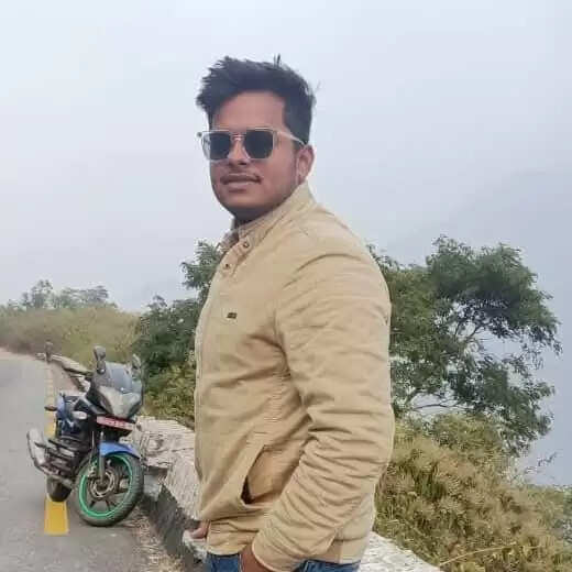 सड़क हादसे में बाइक सवार की मौत,मोबाइल कंपनी में काम करता था मृतक