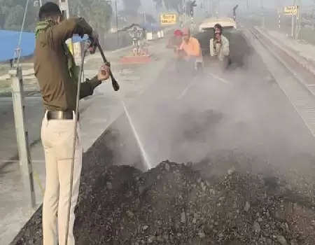 बिहार के गया में आग लगने के चार घंटे बाद तक पटरी पर दौड़ती रही मालगाड़ी, बड़ा हादसा टला